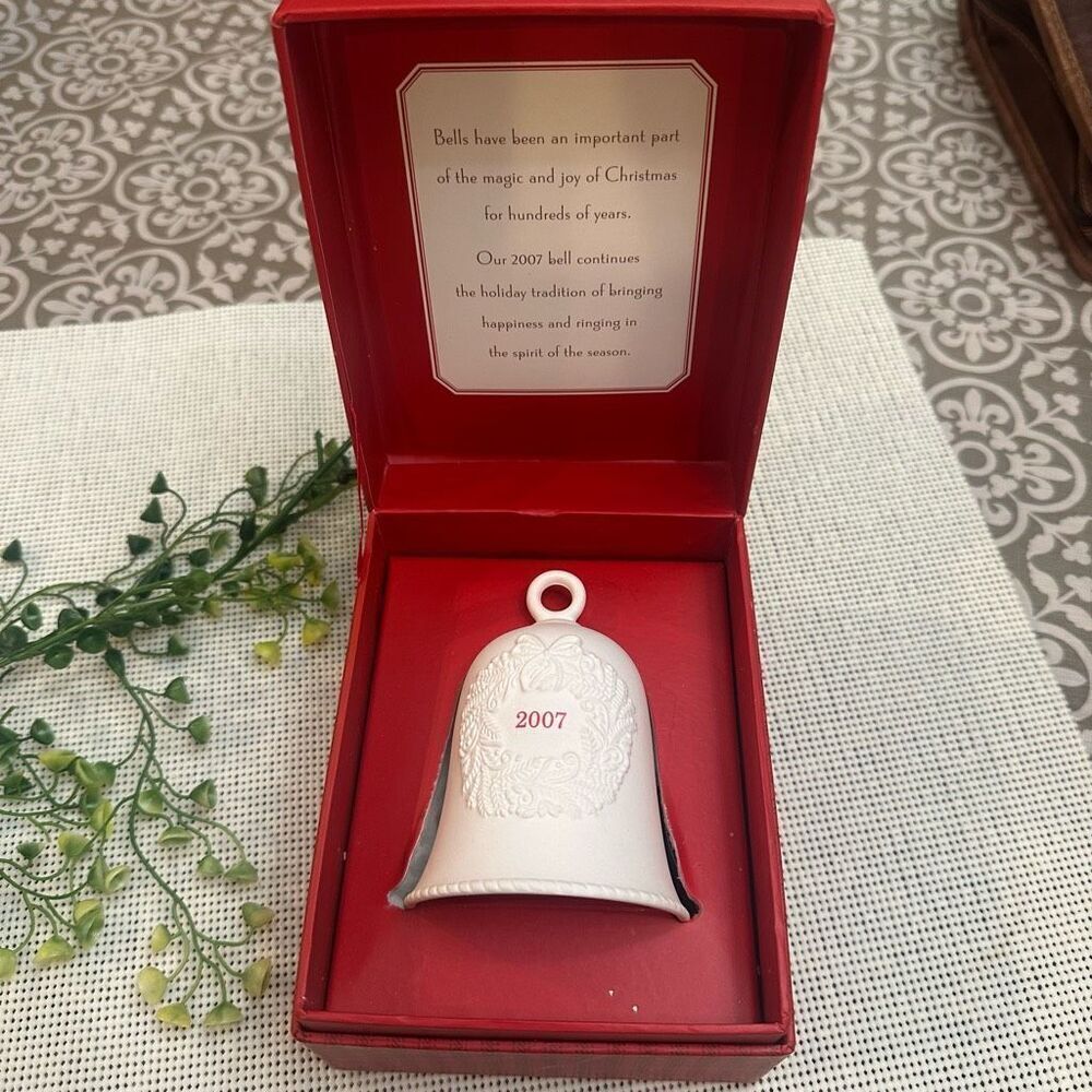 Hallmark Porcelain Dated Bell 2007 Collector’s Ornament Wreath Christmas NEW‎